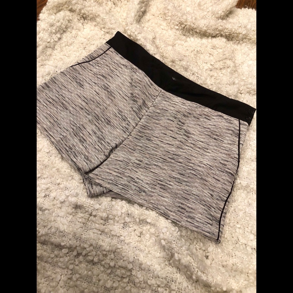 ⬇️$20 ANN TAYLOR LOFT SHORTS 😍